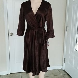 Maggy London brown V neck